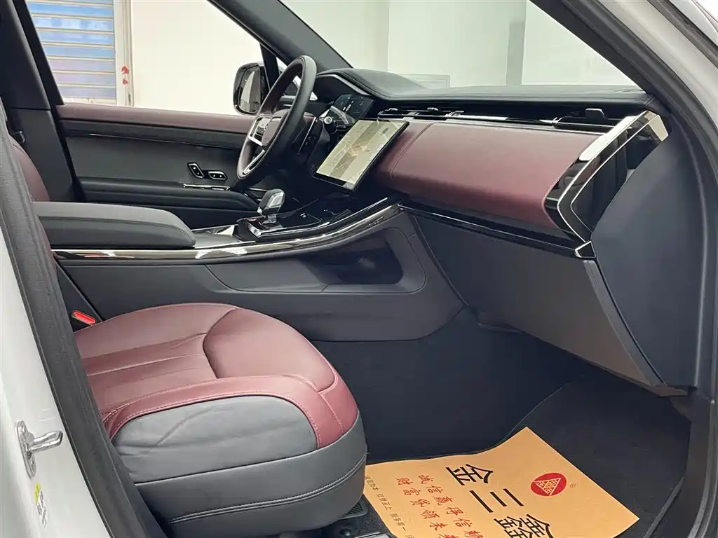 Range Rover Sport 2024 400PS Dynamic SE купить на сайте DeffCars