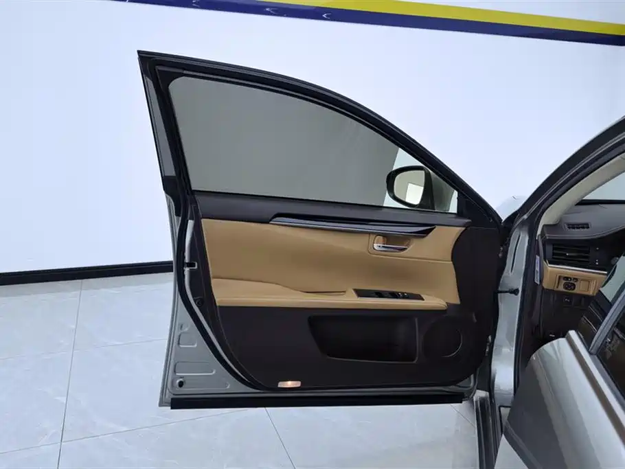 Lexus ES 2015 200 Elite Edition купить на сайте DeffCars