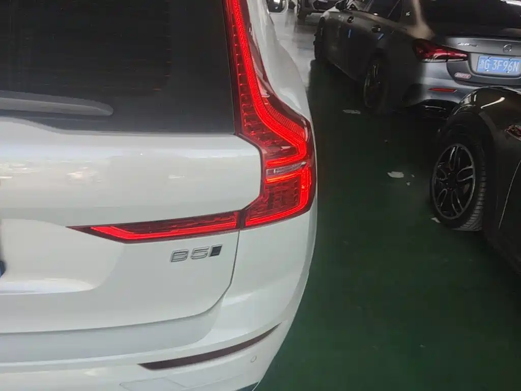Volvo XC60 2022 B5 four-wheel drive Zhiyi Deluxe Edition купить на сайте DeffCars