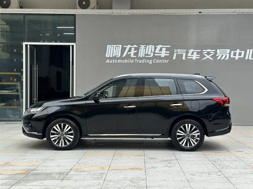 Outlander 2021 2.4L four-wheel drive exclusive version 7 seats купить на сайте DeffCars
