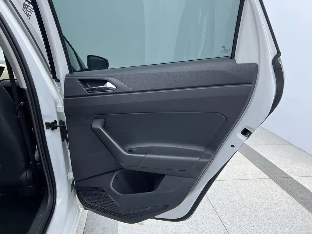 Polo 2021 Plus 1.5L Automatic Colorful Technology Edition купить на сайте DeffCars