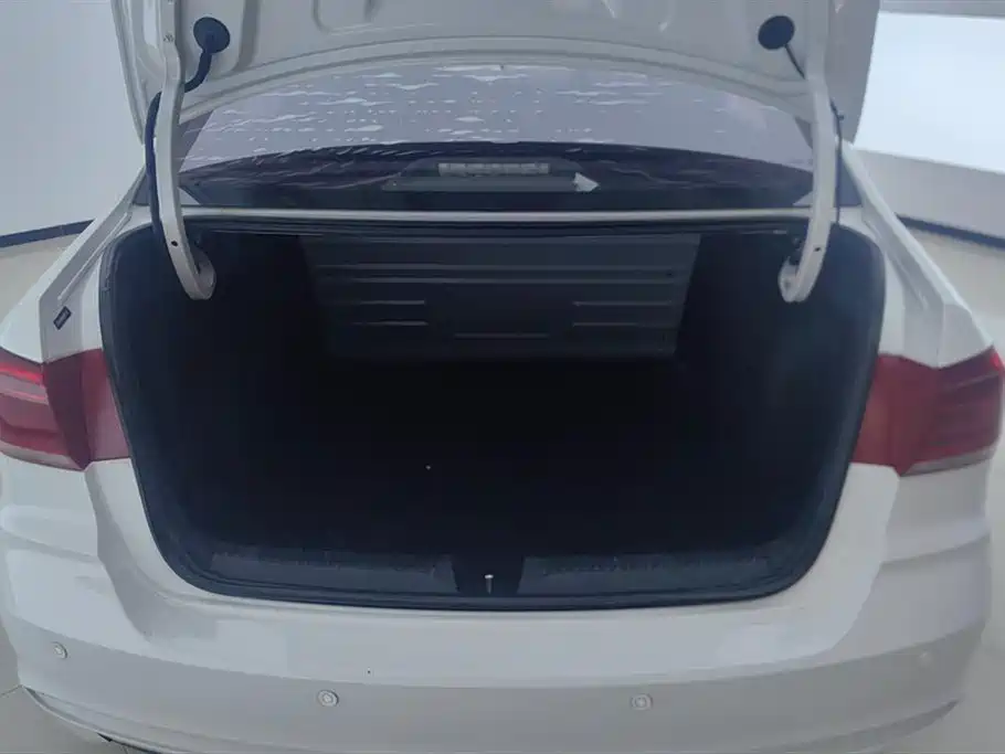 Santana 2016 1.4L Manual Fashion Edition купить на сайте DeffCars