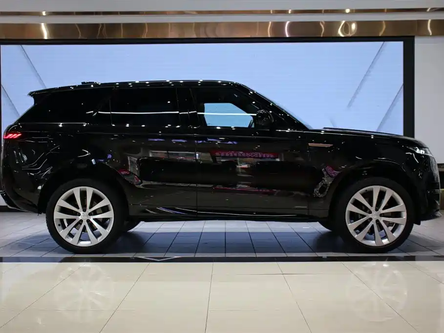 Range Rover Sport 2024 400PS Model Edition купить на сайте DeffCars