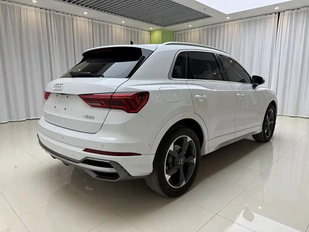 Audi Q3 2022 35 TFSI Fashionable and Dynamic купить на сайте DeffCars