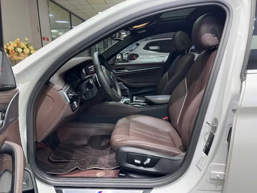 BMW 5 Series 2021 530Li Leading M Sports Package купить на сайте DeffCars