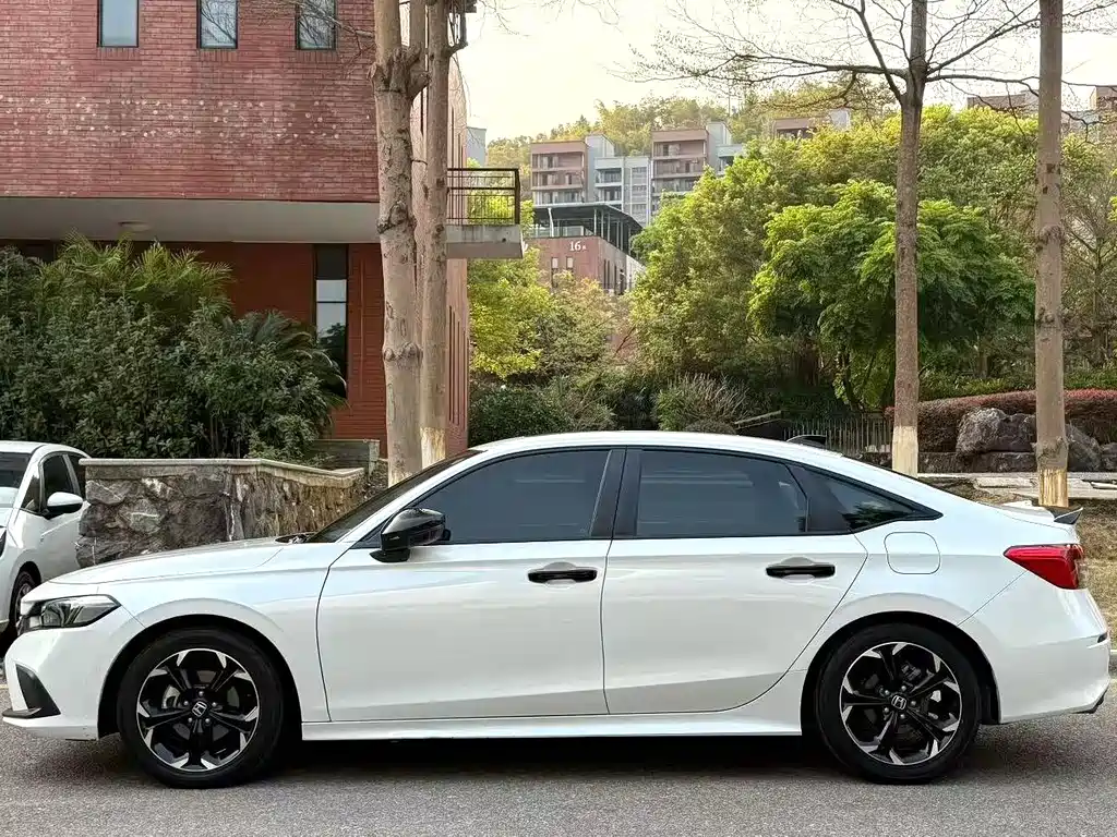 Civic 2022 240TURBO CVT combustion version купить на сайте DeffCars