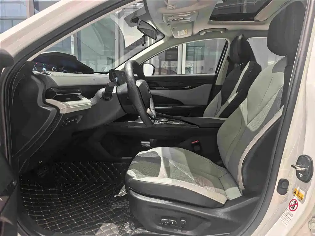 Changan UNI-V Smart iDD 2023 Smart iDD 1.5T 113km smart fun model (fast version) купить на сайте DeffCars