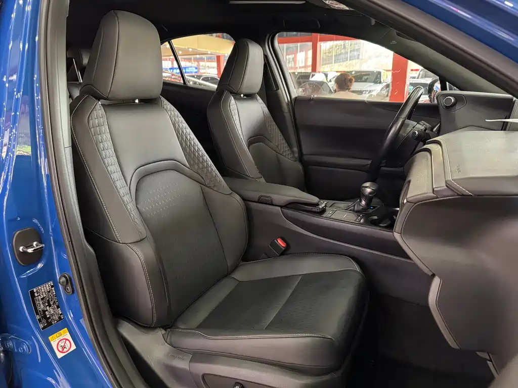Lexus UX 2019 260h Discovery Edition National V купить на сайте DeffCars