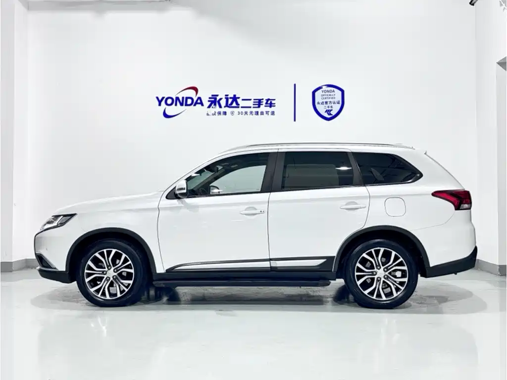 Outlander 2018 2.0L 2WD Honor Edition 5 seats купить на сайте DeffCars