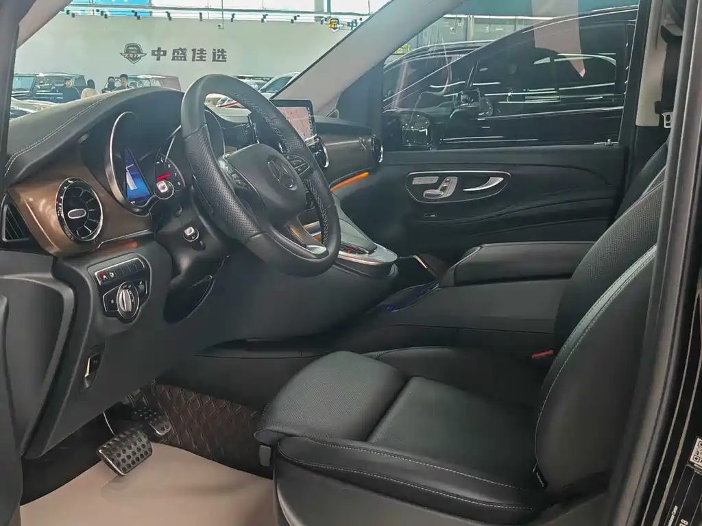 Mercedes-Benz V-Class 2022 V 260 L Long Wheelbase Luxury Edition купить на сайте DeffCars