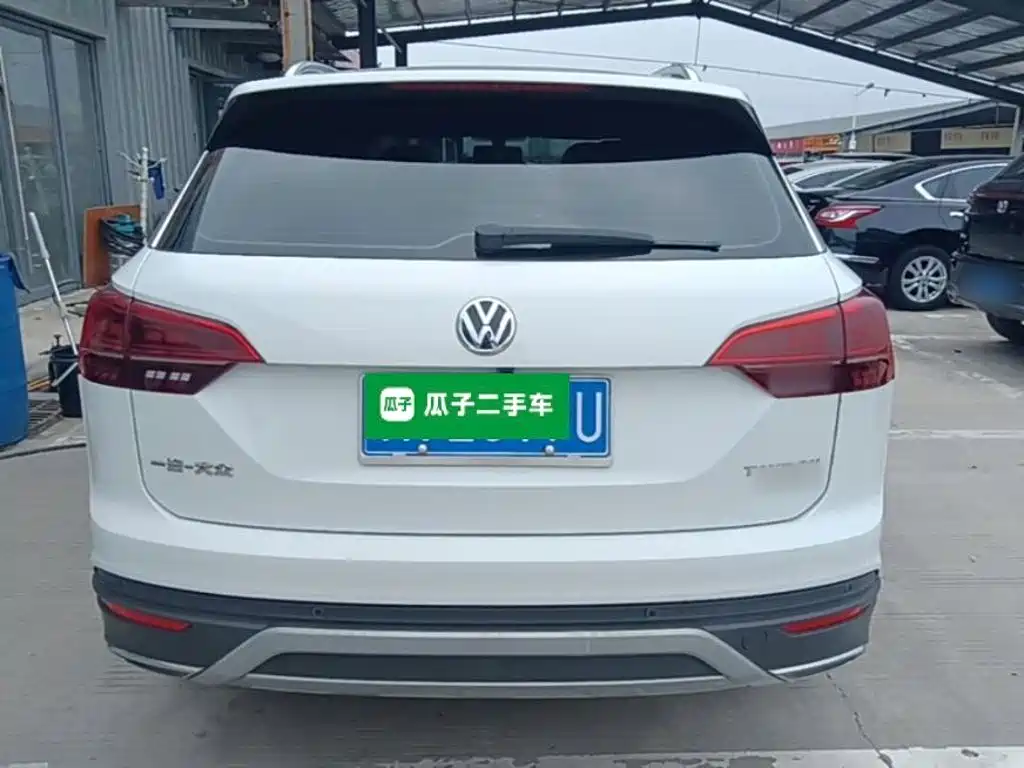 TYRON 2019 330TSI two-wheel drive luxury model, National VI купить на сайте DeffCars