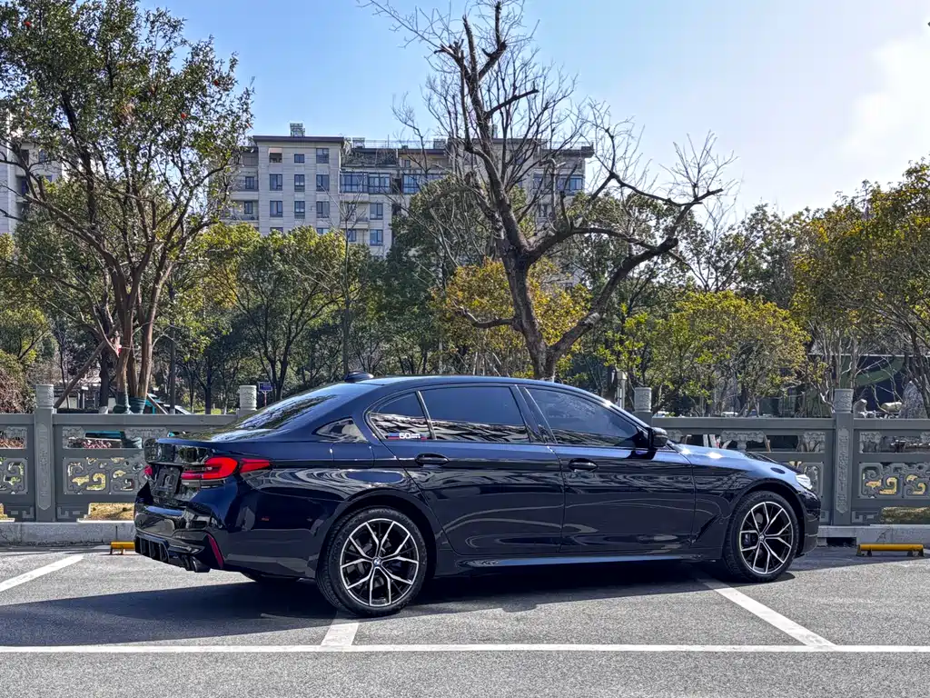 BMW 5 Series 2023 facelift 530Li exclusive M sports package купить на сайте DeffCars