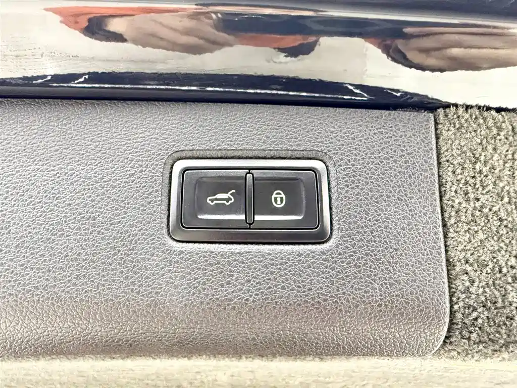 Bentayga 2016 6.0T Standard Edition купить на сайте DeffCars