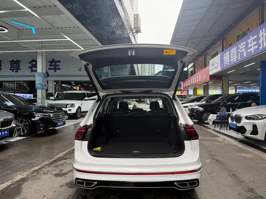 Tiguan L 2022 330TSI automatic two-wheel drive R-Line version купить на сайте DeffCars
