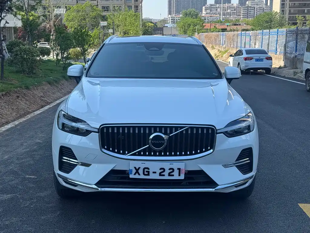 Volvo XC60 2023 B5 four-wheel drive Zhiyuan Deluxe Edition купить на сайте DeffCars