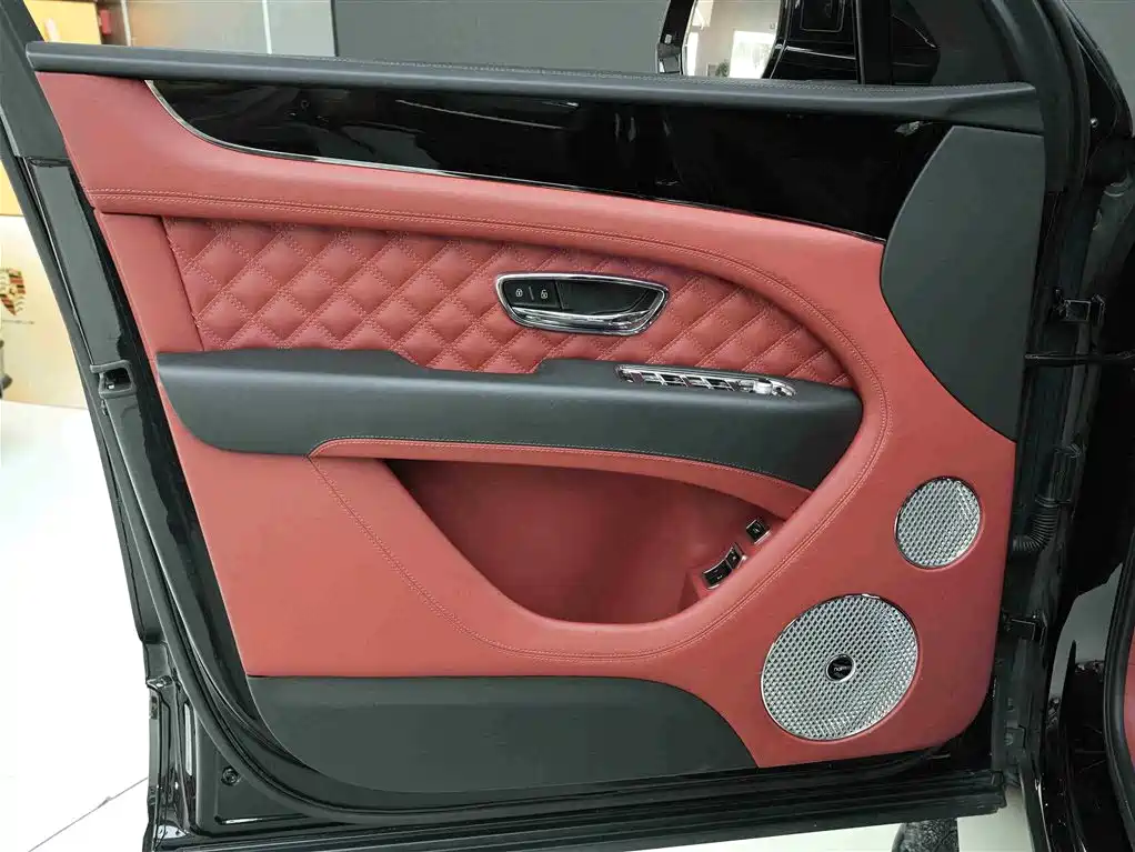 Bentayga 2022 4.0T V8 купить на сайте DeffCars
