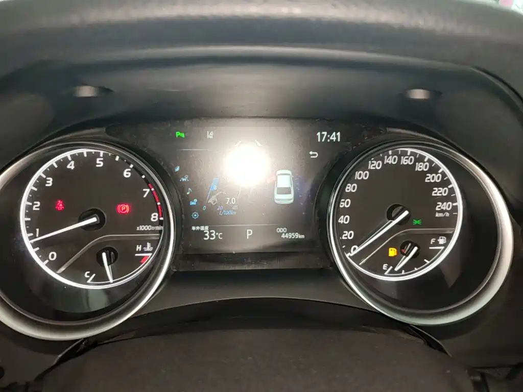 Camry 2021 2.0G Deluxe Edition купить на сайте DeffCars