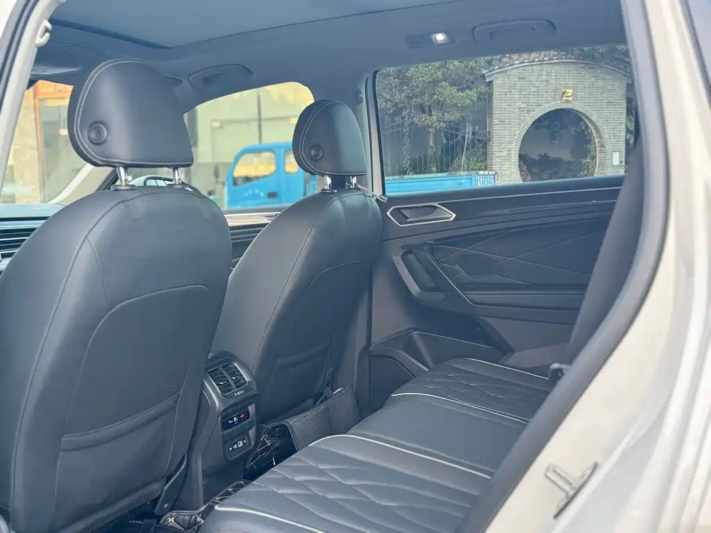 Tiguan L 2022 330TSI automatic two-wheel drive smart version купить на сайте DeffCars