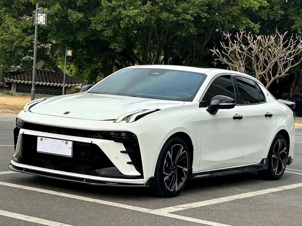 Lynk & Co 03 2023 1.5TD DCT Pro купить на сайте DeffCars