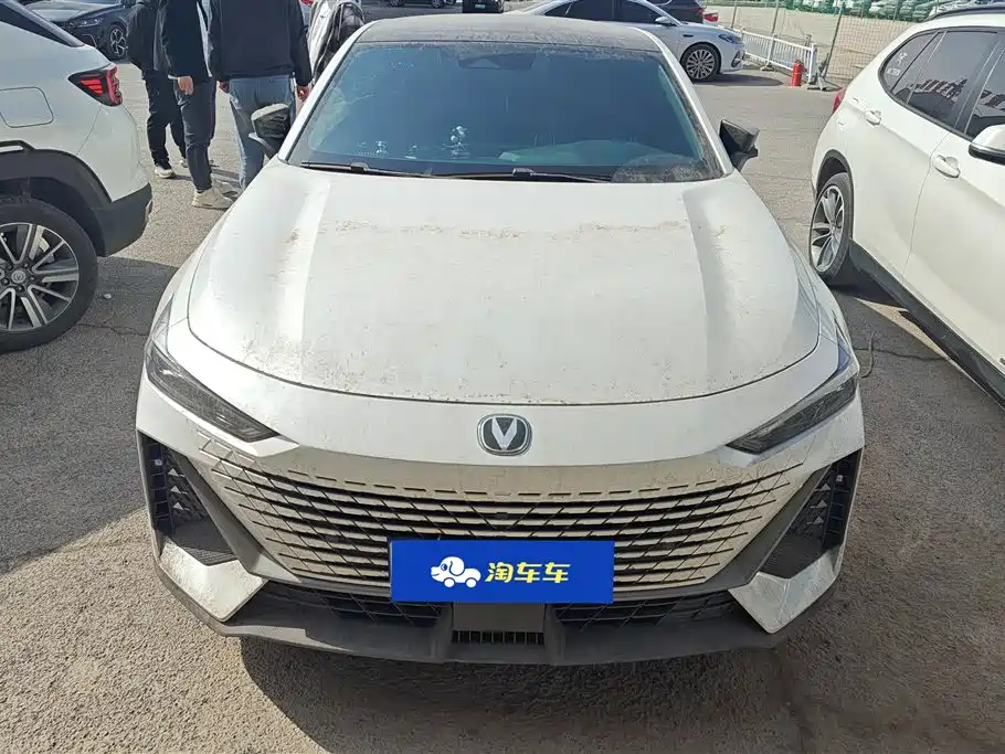 Changan UNI-V 2023 1.5T premium model купить на сайте DeffCars