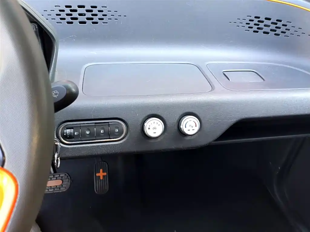 Baojun E100 2019 250KM Smart Travel Edition купить на сайте DeffCars