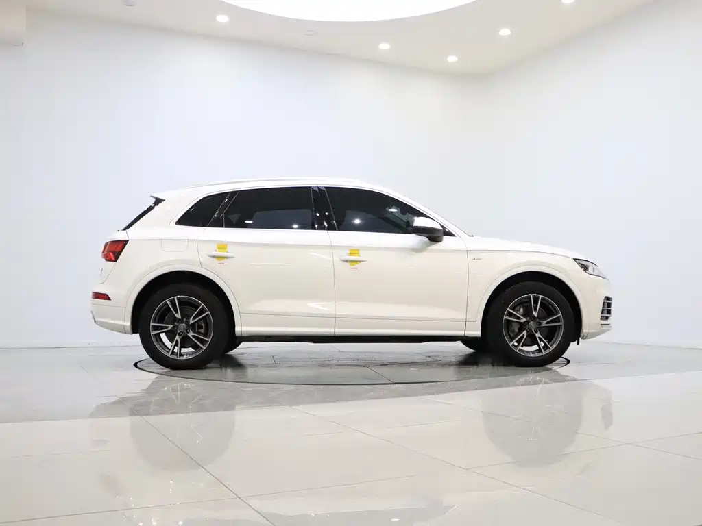Audi Q5L 2020 40 TFSI enjoys fashionable style купить на сайте DeffCars