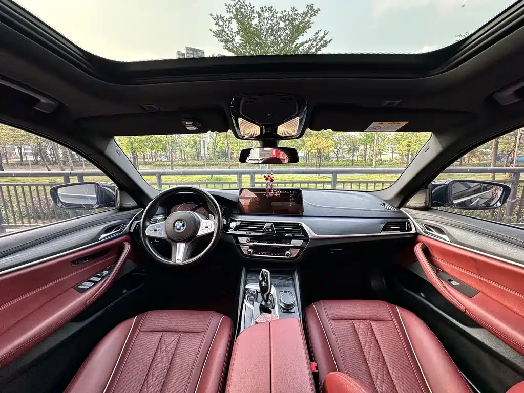 BMW 5 Series 2023 530Li Leading M Sports Package купить на сайте DeffCars