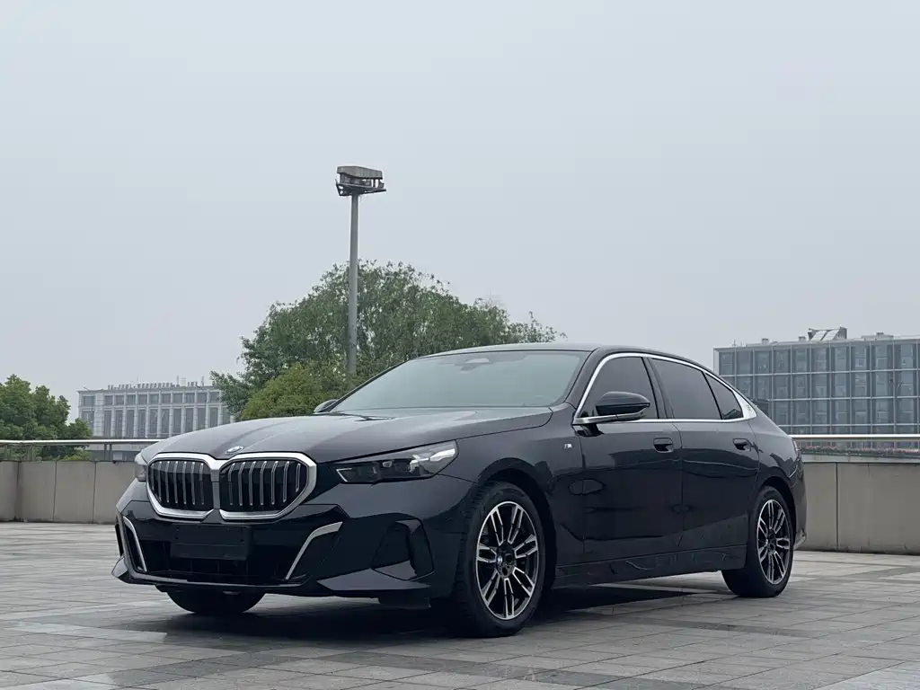 BMW 5 Series 2024 530Li Leading M Sports Package купить на сайте DeffCars