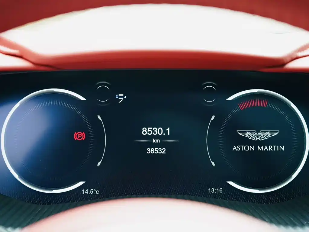 Aston Martin DBX 2022 3.0T STRAIGHT-SIX купить на сайте DeffCars