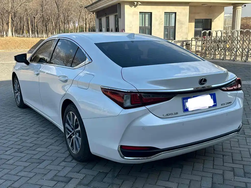 Lexus ES 2023 200 Excellence Edition купить на сайте DeffCars
