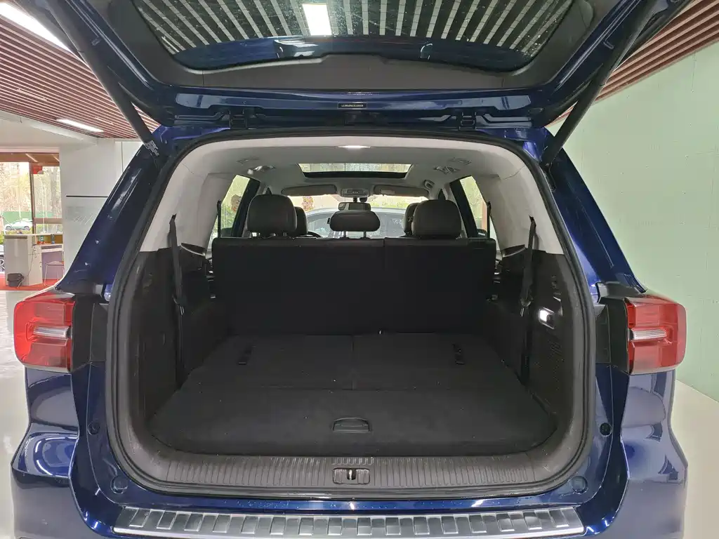 Roewe RX8 2018 30T Intelligent Network Two-wheel Drive Ultimate Edition купить на сайте DeffCars