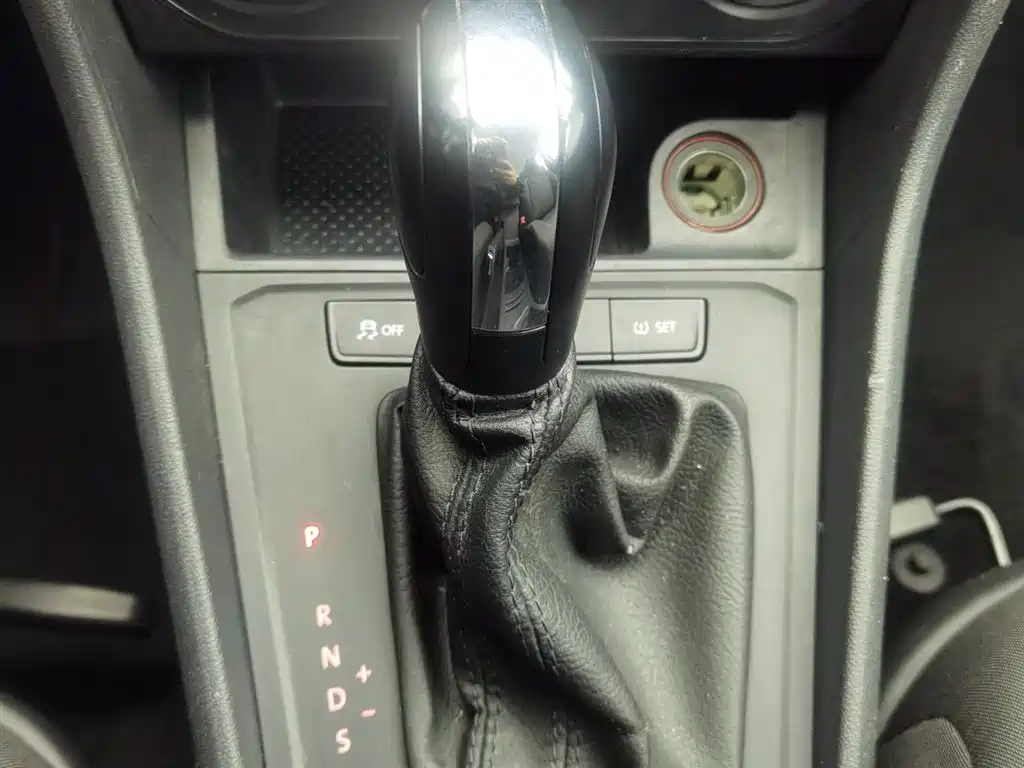 Lavida 2017 1.6L automatic fashion version купить на сайте DeffCars