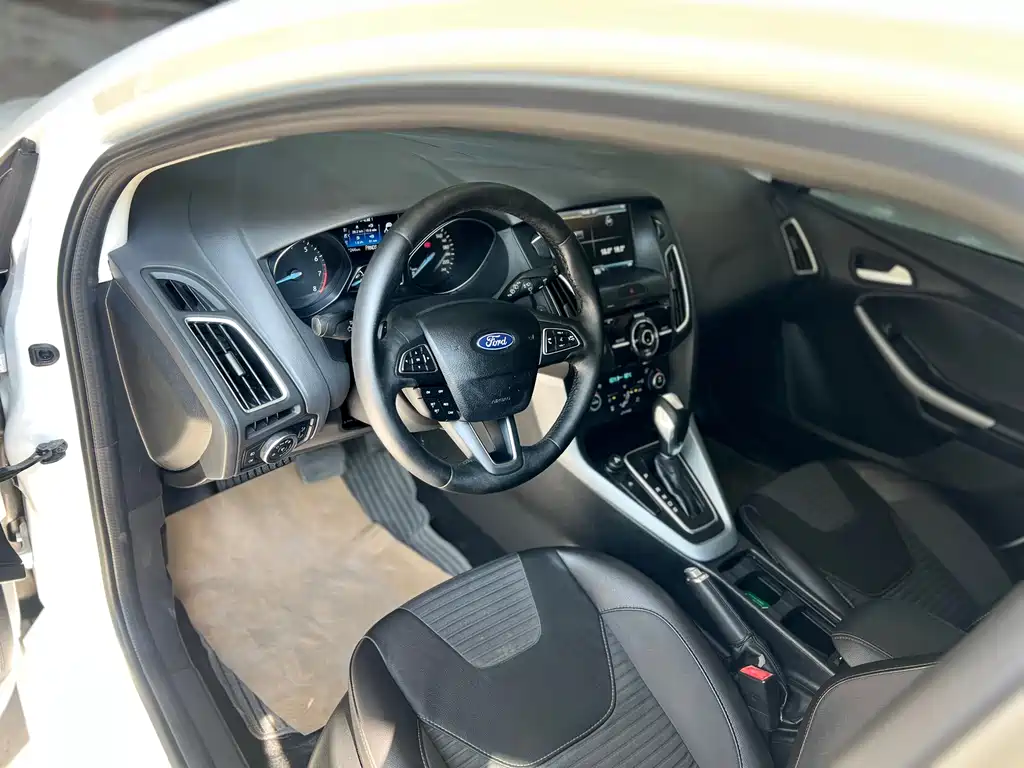 Focus 2015 Hatchback EcoBoost 180 Automatic Sports купить на сайте DeffCars