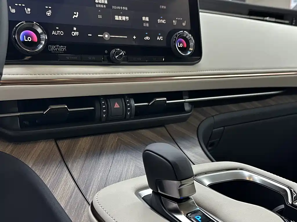 Lexus LM 2025 500h six-seater premium version купить на сайте DeffCars