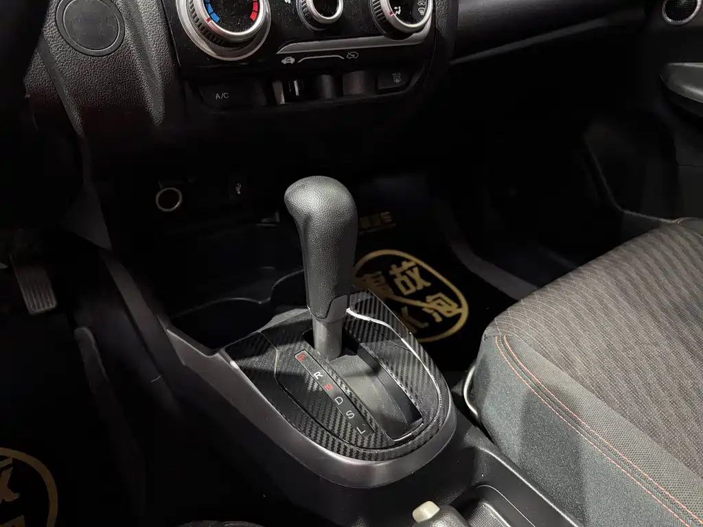 Fit 2018 1.5L CVT Fashion Edition купить на сайте DeffCars