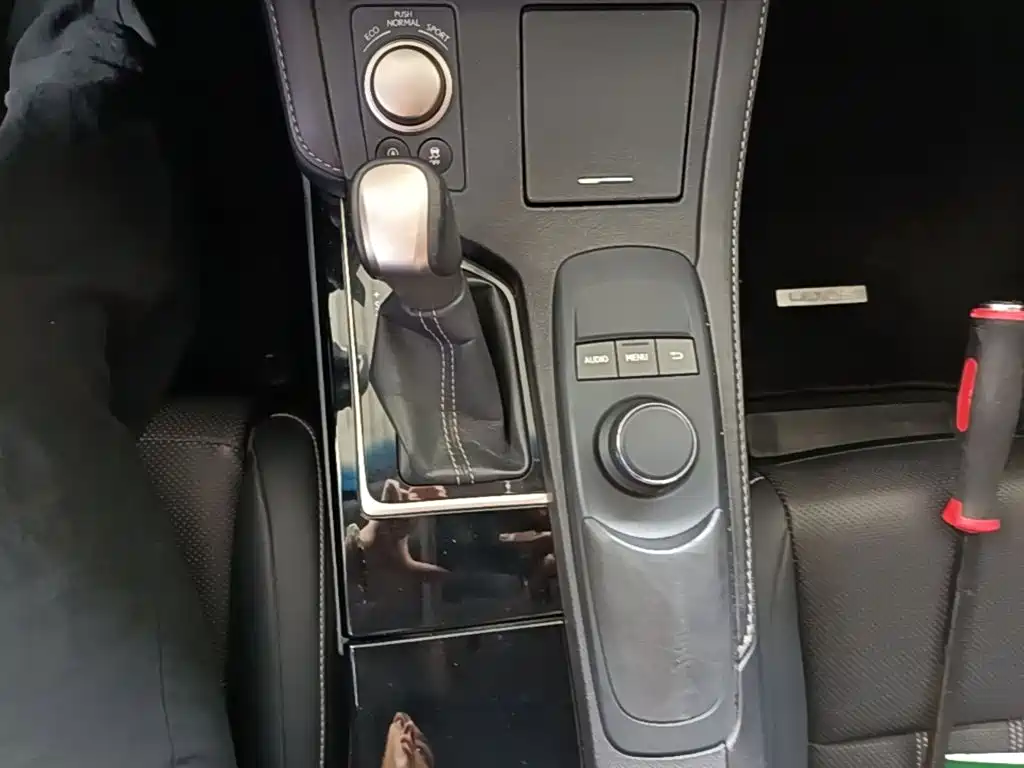 Lexus ES 2015 200 Elite Edition купить на сайте DeffCars