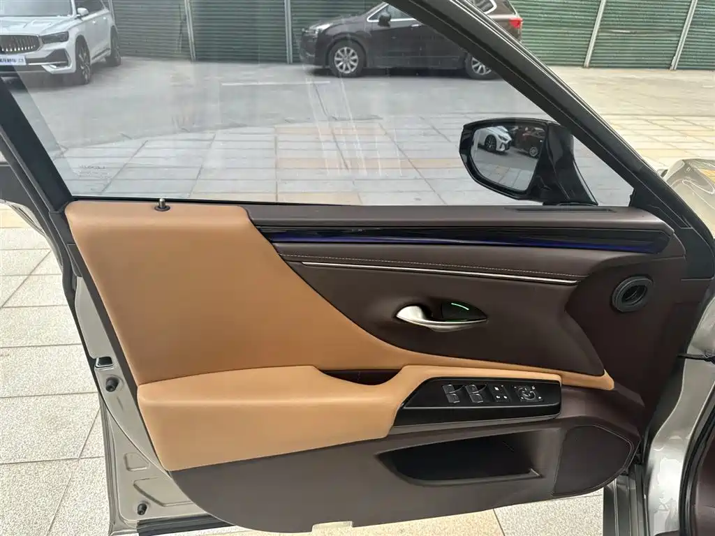 Lexus ES 2020 300h Excellence Edition купить на сайте DeffCars