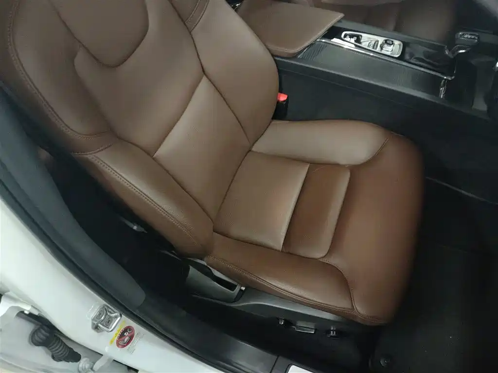 Volvo XC60 2021 T5 four-wheel drive Zhiyi Luxury Edition купить на сайте DeffCars