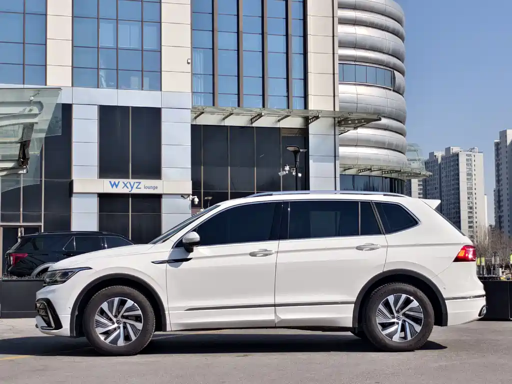 Tiguan L New Energy 2022 430PHEV plug-in hybrid premium version купить на сайте DeffCars