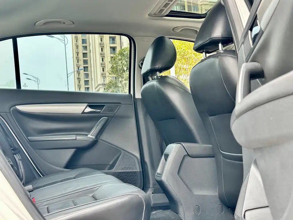 Lavida 2013 facelift classic 1.6L manual comfort version купить на сайте DeffCars