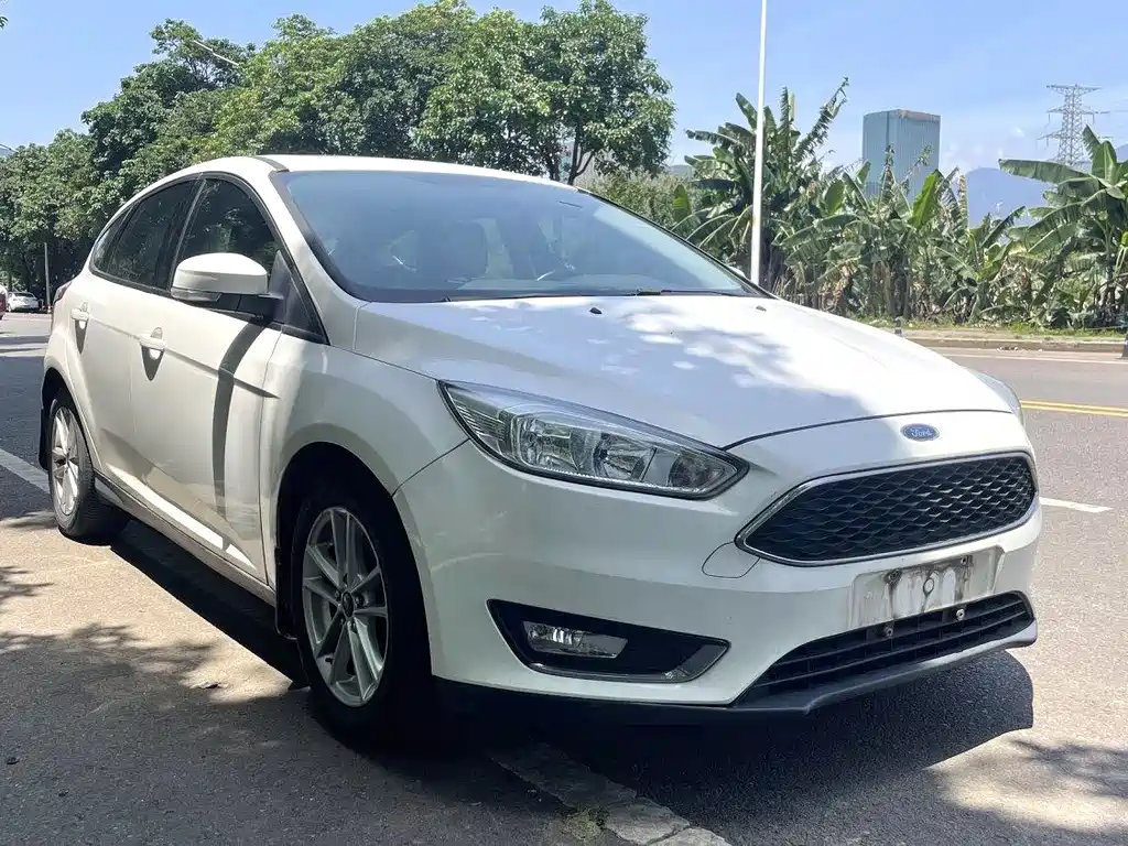 Focus 2015 hatchback 1.6L automatic fashion model купить на сайте DeffCars