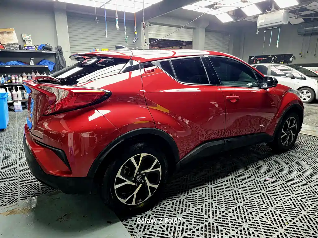 Toyota C-HR 2018 2.0L Leading Edition National V купить на сайте DeffCars