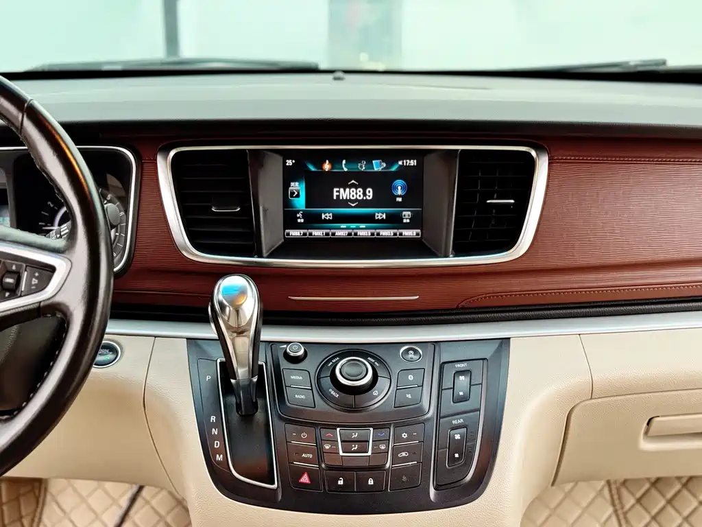 Buick GL8 2017 25S luxury model National V купить на сайте DeffCars