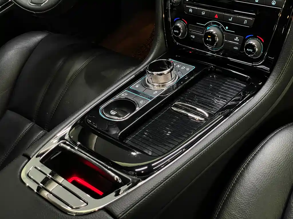 Jaguar XJ 2016 XJL 2.0T two-wheel drive elegant business version купить на сайте DeffCars
