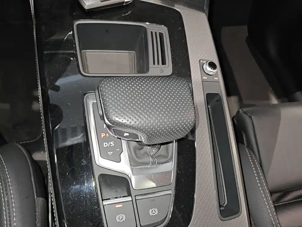 Audi Q5L 2024 45 TFSI luxury and dynamic model купить на сайте DeffCars