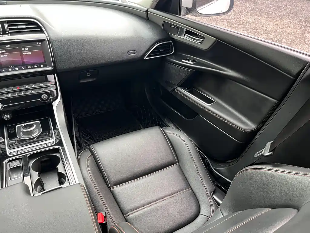 Jaguar XEL 2019 2.0T 200PS Exclusive Edition купить на сайте DeffCars