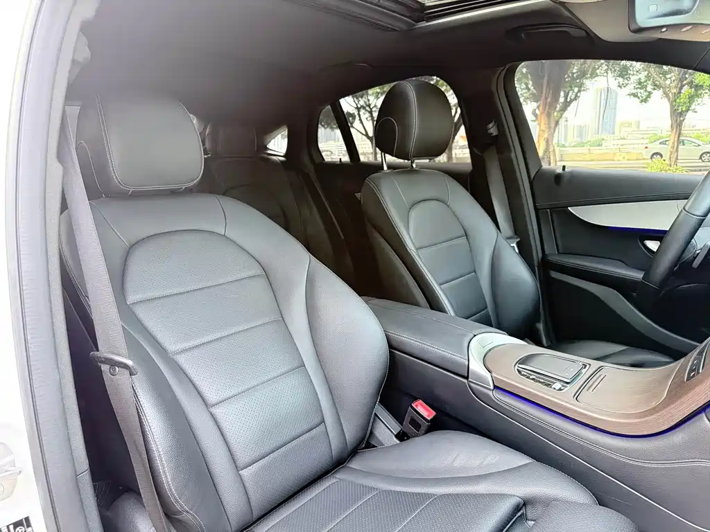 Mercedes-Benz GLC Coupe 2021 GLC 260 4MATIC Coupe SUV купить на сайте DeffCars