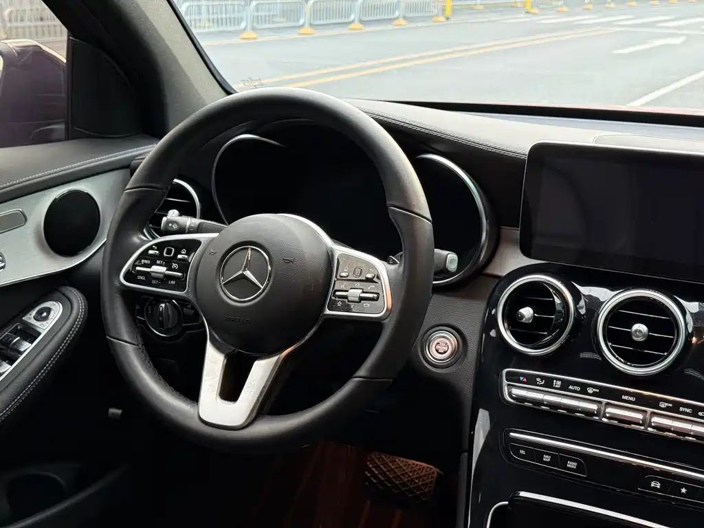 Mercedes-Benz GLC Coupe 2021 GLC 260 4MATIC Coupe SUV купить на сайте DeffCars
