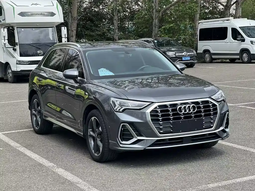 Audi Q3 2023 35 TFSI Fashionable and Dynamic (1.4T) купить на сайте DeffCars