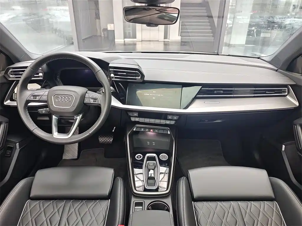 Audi A3 2025 A3L Limousine 35TFSI Flying Spur Exclusive купить на сайте DeffCars